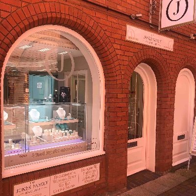 An independent Jewellers based in Royal Leamington Spa, We pride ourselves on our years of experience, beautiful jewellery and the perfect customer experience.