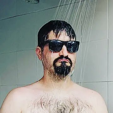 Memes de mierda y dudas existenciales. 
A ratos fabrico cosillas.
Praise the sun \[T]/