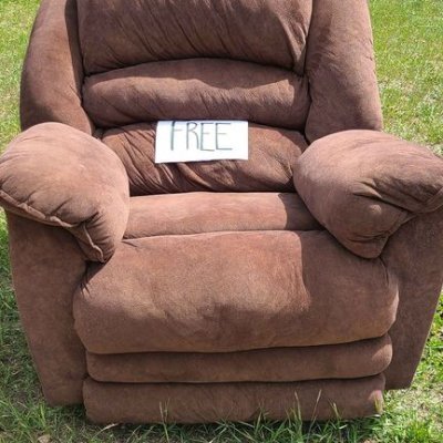 Sharing found photos from Facebook Marketplace, mostly of brown couches. Shedding a tear for unwanted sofas, always happy to find a free toilet.
#FoundPhotos