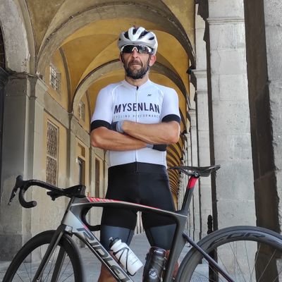 Ciclista amatoriale, pratico ciclismo da 30 anni, sono praticante innamorato del ciclismo e di tutto quello che lo circonda. Le Granfondo sono le mie gare