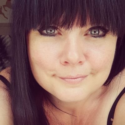 EmmyHall11's profile picture. Crows, Zombies, The colour Black, Music, Film and a whole lot of TWD ❤