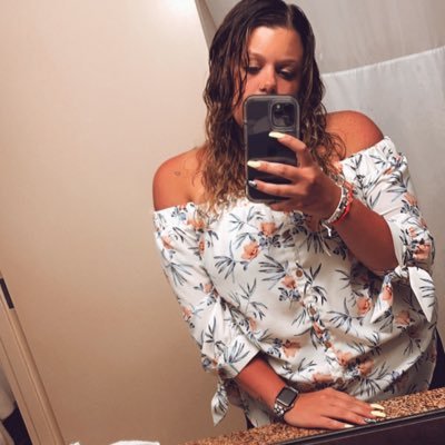 Mik8925's profile picture. LSU ‘22💜💛