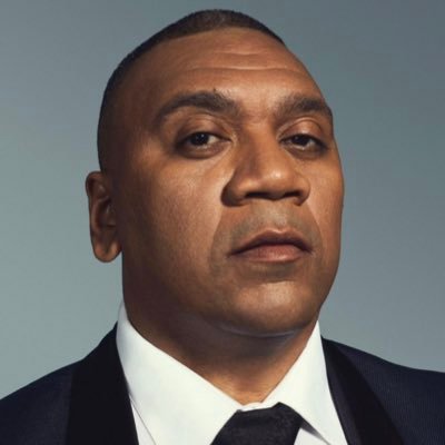 Empresário, ativista, ex-lavador de carros,se tornou líder de agendas positivas e potentes pelas favelas do mundo. @cufario Publicidade: pretozeze@mynd8.com.br