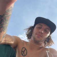 fish (@flounderssss) 's Twitter Profile