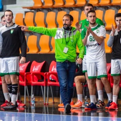 Director deportivo y coordinador de la escuela de @AnaitasunaBm (@BmanaitaBase). Gijonés en Pamplona. Familia-amigos-deporte