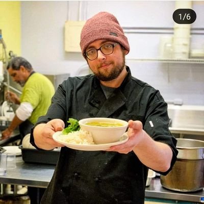 🍞 they/him 🍞 chef 🍞 writer 🍞 committed to fighting food insecurity in the midsouth.  👨‍🍳@eat_loaf 
👨‍💻@kamilifoods_