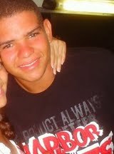 Sou Gildevan,17 anos..Universitáriooo do curso de Farmácia da UFPB,Vascaínoo roxoo,signo de touro e super extroverditoo éé esse sou euu..
