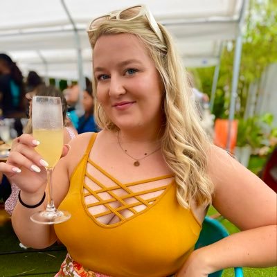• 23• UNI• CL •
she/her/hers
venmo: Samantha-Rodningen