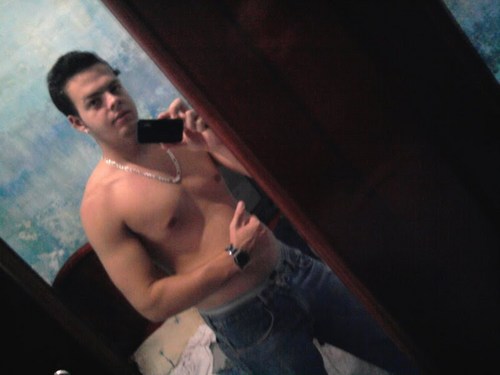 David Willams tenho 20 anos, sou tec. em eletrotecnica, sou um cara bastante extrovertido, de bem com a vida...