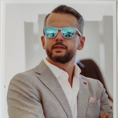 Project manager, software engineer and technology enthusiast. Sport addicted: MTB, running, skiing, beach tennis. Music, cooking, photography...what else?