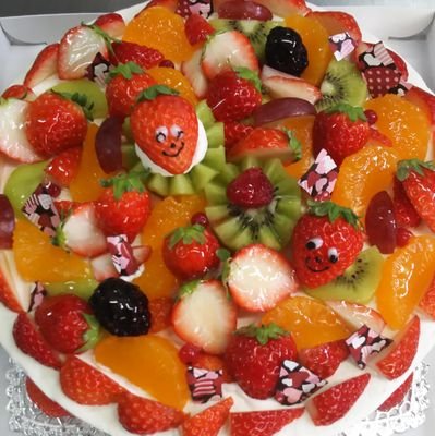 熊本県上益城郡嘉島町のケーキ屋ハニークイーン、オーナーシェフ/
季節のケーキ/誕生日ケーキ/イラスト似顔絵ケーキその他いろんなケーキ作ってます。DMで気軽に相談してください。
移動販売車で県内出店中
イベント等の依頼お待ちしてます。
上益城郡嘉島町鯰1857-3
営業時間9:30~18:00
