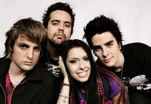 fã clube da  @bandacw7 , oficializado e seguido por @mia_cw7 @Paulinho_cw7  , @Pipo_Cw7 e @leo_cw7  *-*