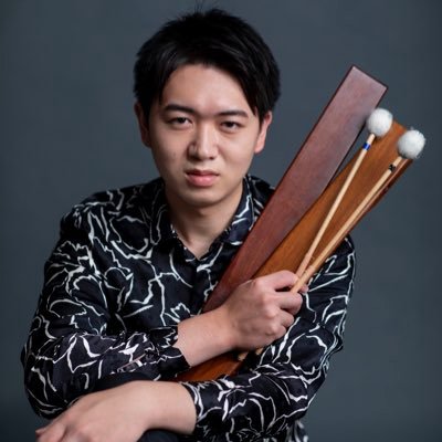 マリンバを演奏しています。高松一高音楽科、昭和音楽大学卒業、大学院を修了しました。相撲観戦が大好きです。