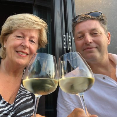 Chef en eigenaar van Restaurant Twenty2 in Apeldoorn waar ik samen met mijn vrouw Paula onze droom waar maak. Michelin 2021