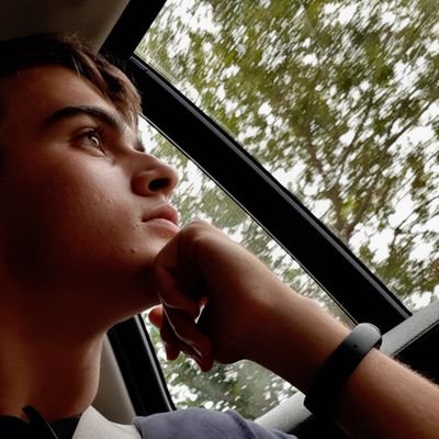 Javiramzz's profile picture. Creador de contenido: @JustJaviX_
                           Y bueno, aquí hablo de lo que me interesa :)) 💚 
'Seize the joy through all the pain' 🌟