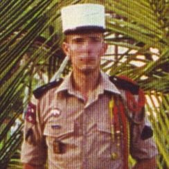ex légionnaire. ( Mon Grand père fait prisonnier à la bataille de Dunkerque, envoyer au Stalag II-B en Pologne puis libérée par l'Union soviétique ).