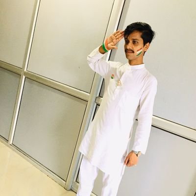 जब सफलता की ख्वाहिश आपको सोने ना दे
जब मेहनत के अलावा और कुछ अच्छा ना लगे
जब लगातार काम करने के बाद थकावट ना हो
समझ लेना सफलता का नया इतिहास रचने वाला है
🇮🇳🙌
