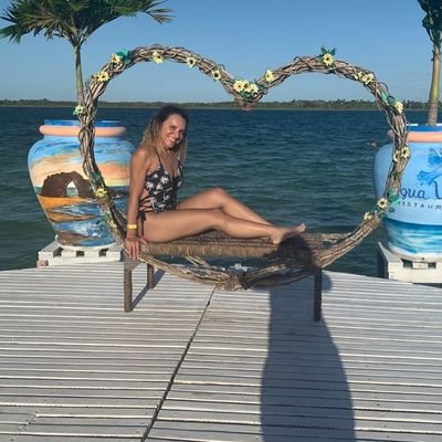 Simples assim:Sou como você me vê.Posso ser leve como uma brisa ou forte como uma ventania,depende de quando e como você me vê passar.(Clarice Lispector)