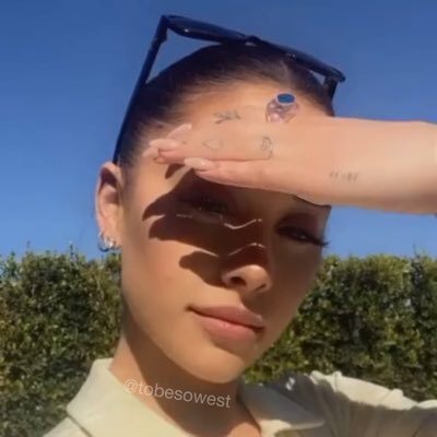 tobesowest's profile picture. ⌗ for ariana