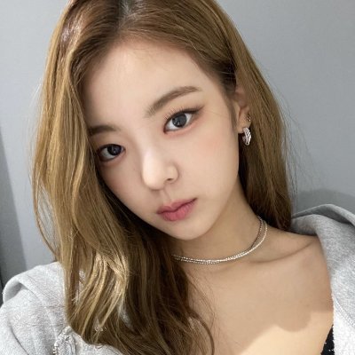 . * · ❲ 있지 ┊OO년 ❳ #⃝최지수 현재 아이스크림, 초콜릿, 그리고 당신과 제휴！& 그녀는 그녀의 미소와 함께 자기 자신 피라고 생각합니다, 모든 사람의 꿈에 결 백하다, 하지만 진짜 어린 소녀, 𝑱𝒖𝒍𝒊𝒂 𝒄𝒉𝒐𝒊.