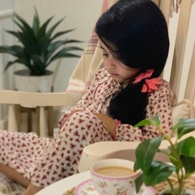 tbqahtani's profile picture. أُمـٌ لـ التّرف و خَالد| باحثةدكتوراه في @Arabic_ksu | أتنفّس الحُب| أَنَا مِنْ هُنَاكَ…وَلِي ذِكْريَاتٌ…وُلِدتُ كَما تُولد الْنّاس| وكمْ "لله" منْ لُطْف خفِيّ.