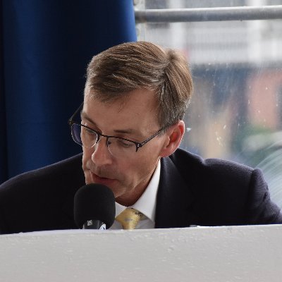 British Rowing umpire and occasional oarsman, taker of Tideway pictures, member of ULBC, AKRC, Leander Club and WatermensCo