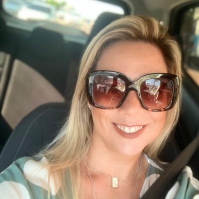 LiuJV's profile picture. Liberdade é pouco. O que eu desejo ainda não tem nome