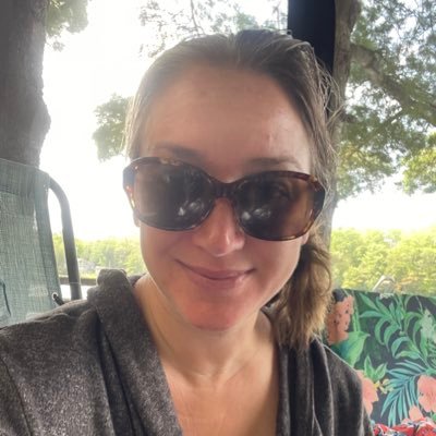 Dreamer. Educator. Writer. https://t.co/o4rW9vw24q.Navigating life w disability.Believer in Humanity.Teach Peace✌🏻Teach Brain🧠 Power.Listen to the Universe(she/her)