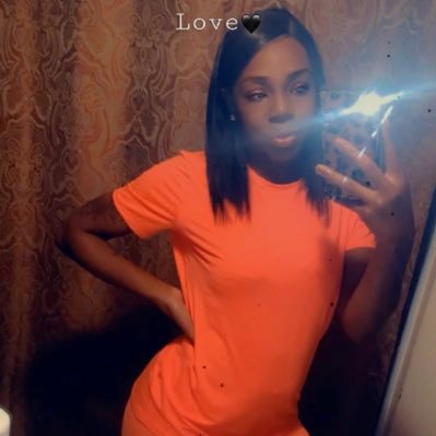 I’m Vibin’ 💕 I’m Chillin’ 😎 I’m Good 💪🏾. Snapchat: xoxo_sje 👣👄