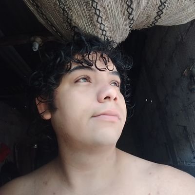 Es natural criticar y envidiar a una persona que triunfa, puesto que si no lo haces aceptaras que tú eres mediocre