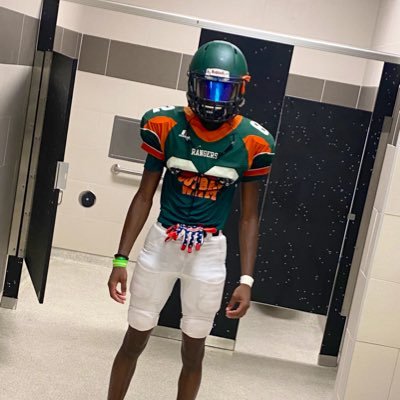 Isaiah wesley HS :naaman forest high height:6’3 weight:178 bench:150 squat:185 position: db wr class:2023