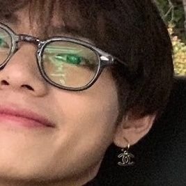 — taehyung loves green