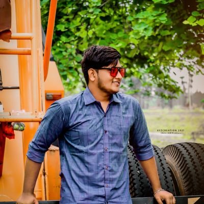 Fashion model
#👑sMoRtY😎#
#📸PHoToHoLic📸#
#✌️SiNgle✌️#
#🎶MuSic LoVeR🎵#
#🏍️BiKe'$  LoVeR🏍️#
#🎉LaNDeD oN ErTh 13 SePt🎂#
#(🙏 Respect Girl's🙏)#