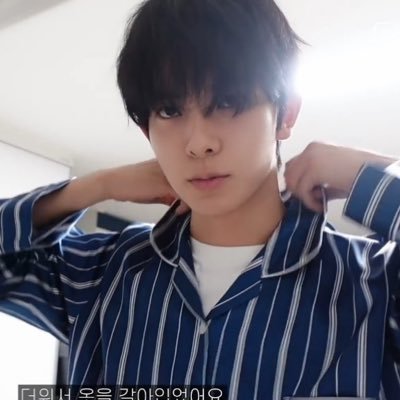 ♡❜ 𝑎𝑙𝑙 𝐼 𝑐𝑎𝑛 𝑑𝑜 𝑖𝑠 𝑠𝑎𝑦 𝑡𝘩𝑎𝑡 𝑡𝘩𝑒𝑠𝑒 𝑎𝑟𝑚𝑠 𝑎𝑟𝑒 𝑚𝑎𝑑𝑒 𝑓𝑜𝑟 𝘩𝑜𝑙𝑑𝑖𝑛𝑔 𝑦𝑜𝑢 @BTS_twt 彡
