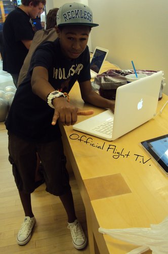 BenjProduction's profile picture. Detroit.Fresh Kicks.Chicks ✈Dope Kid 
#OfficialFlight Is What I Rep.#JetsGo