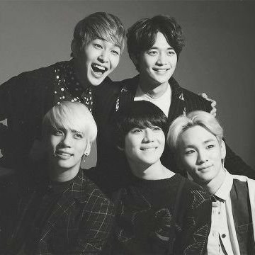 Shawol #8 💎💎💎💎💎 SHINee is always 5          MVP/BLINGER/LOCKET/FLAMER/TAEMINT.  She/her