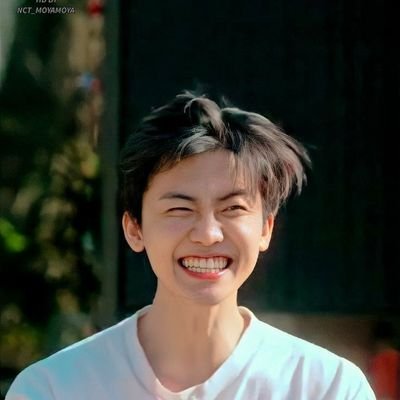 จักรวาล นี้คือเธอ เธอคือความงดงามอันเฉิดฉาย ด้วยคุณค่าในเธอ ปลุกความหวังให้คนมากมาย