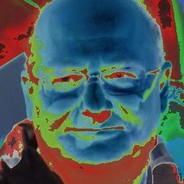 Uhu; MacOS- und hin und wieder Linux-Nutzer; Metallfan; teilt heimlich durch Null