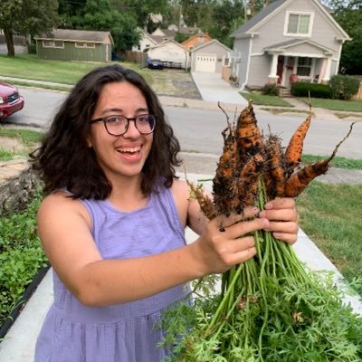 Science Visualization Specialist @ScienceStowers🔸 Nonbinary🔸 Artist🔸 Planarian Biologist🔸 SBF-SEM🔸 (they/them) 🪱🌈✍️💐🔬🌦📒🖍📬  https://t.co/7KNrtHJSiR