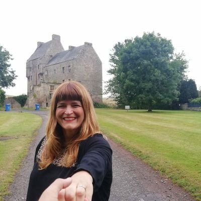 Always smiling🤩 and dreamer.
I'm from Basque Country but 
I LOVE Scotland 😍🏴󠁧󠁢󠁳󠁣󠁴󠁿,
Outlander❤️