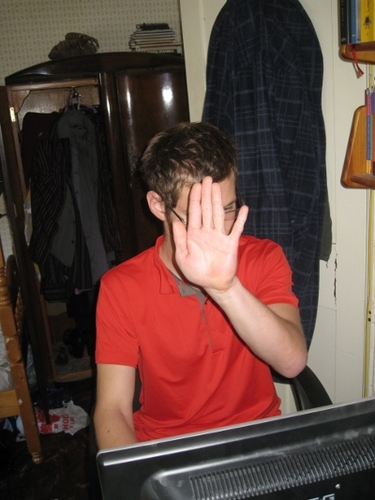 A stammering man tweeting about the fears, insecurities and daily challenges that face people who suffer from a stammer.