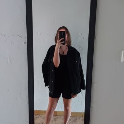 x_e_v_e's profile picture. (｡◕‿◕｡)   || 
♏️🦂