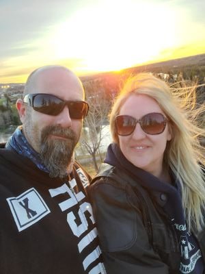 We are a Lifestyle couple in an open relationship looking for like minded individules! 

Find us on https://t.co/1npSPDeUuP as Loveinlife2018