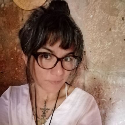 LiliVillaluna's profile picture. Internauta por curiosidad
Canalizadora por pasión 
Curandera por linaje
❤️‍🔥