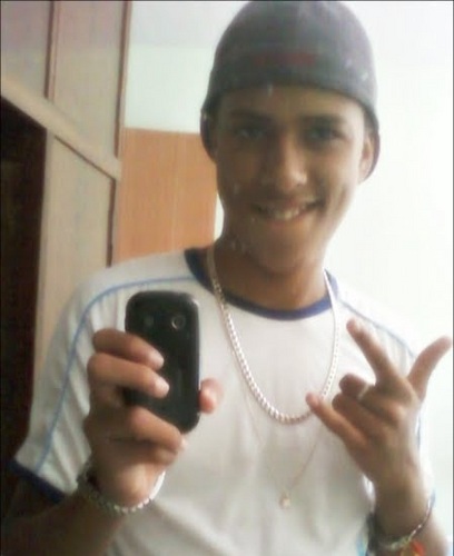 siga em frente e nunca deixe de ser você (: