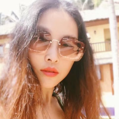 When given the choice between being right or being kind. Choose kind😇. 穷人一枚,投资勿扰……
