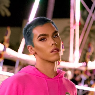 hey, just some makeup artist tryna get big 💄follow me on insta!!