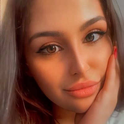 melinezakariaan's profile picture. 