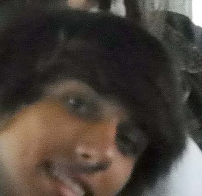 Sorrio, choro. Amo, sofro. Sou feliz, fico triste. Não sei, procuro aprender. Aprecio a viva, ela é pra ser vivida.