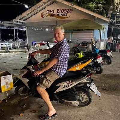 AndrewW74532458's profile picture. 